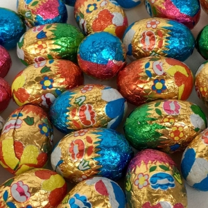 Oeufs en chocolat au lait praliné sous aluminium  CT3 KG